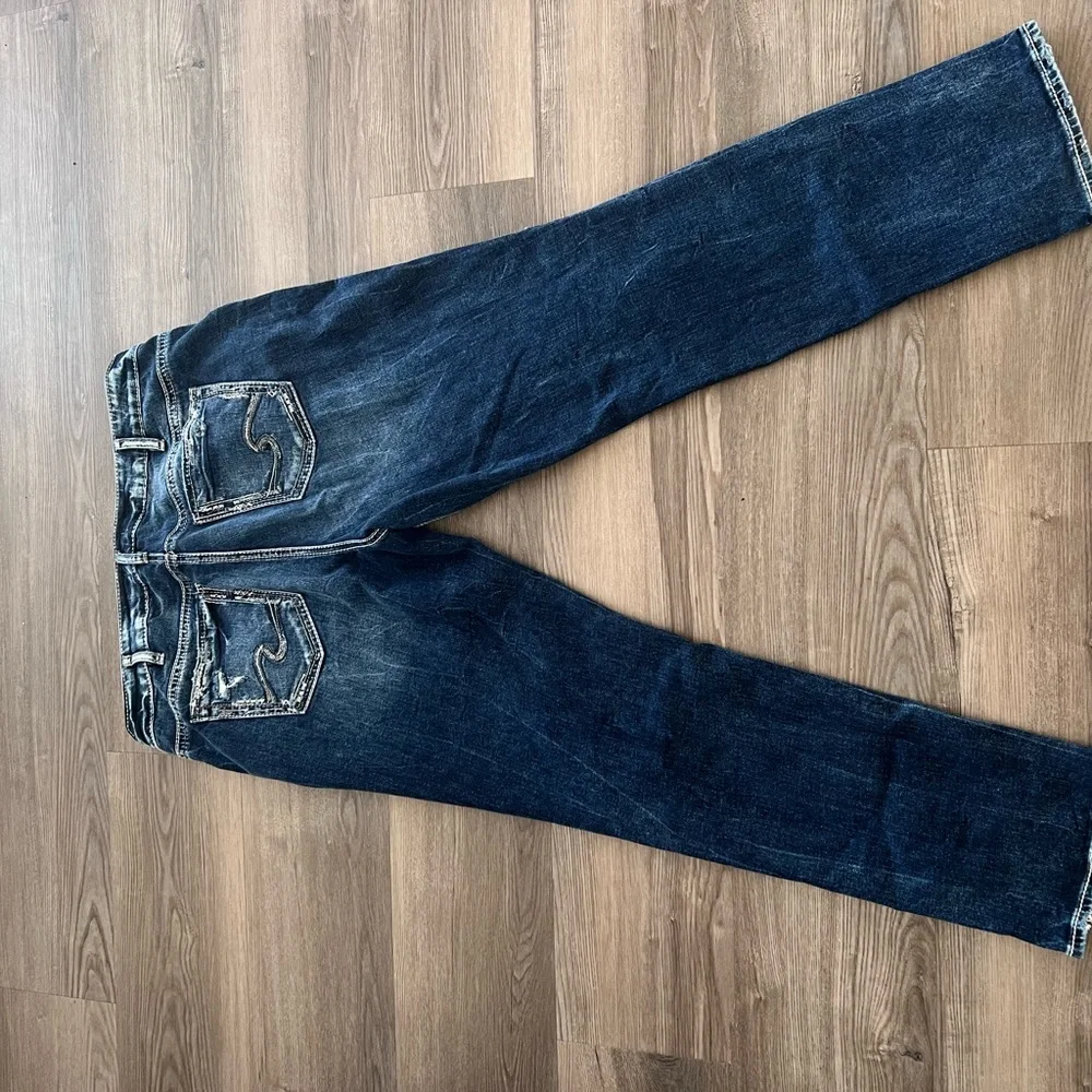 Silver Jeans Women's Straight Leg Dark Blue Distressed Jeans